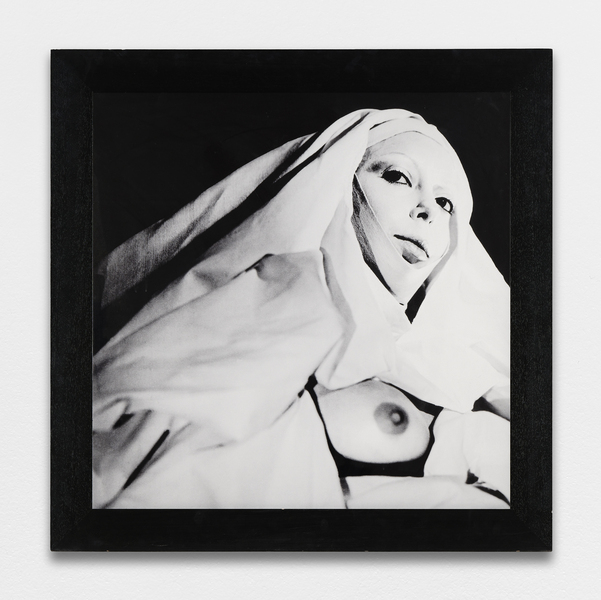 Étude documentaire : Le Drapé-Le Baroque, Sein Unique, Monstration Phallique