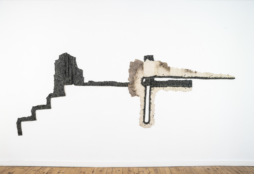 A Vallauris, 13 rue des Tours, escaliers, murs, palier, huisserie, sol