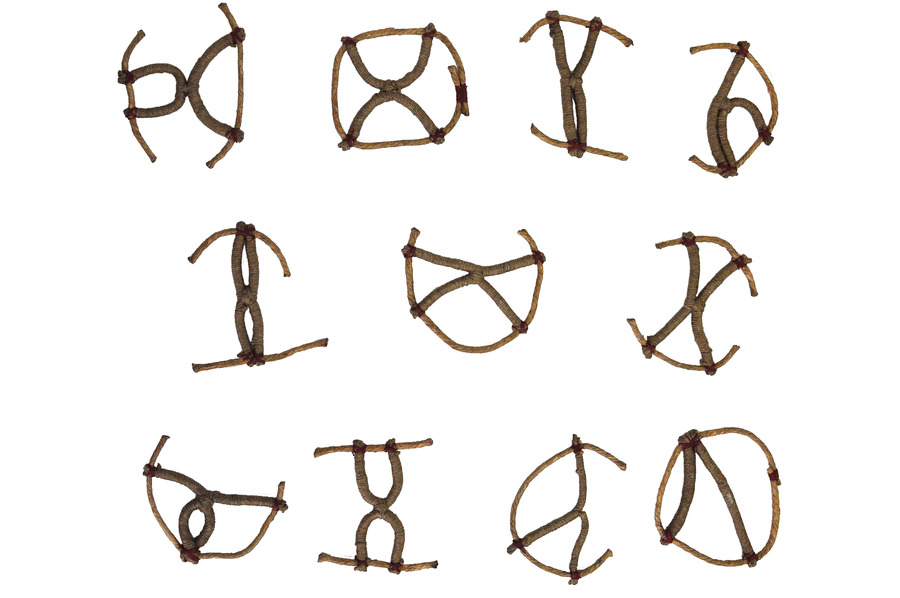 Boîte en carton et 11 outils