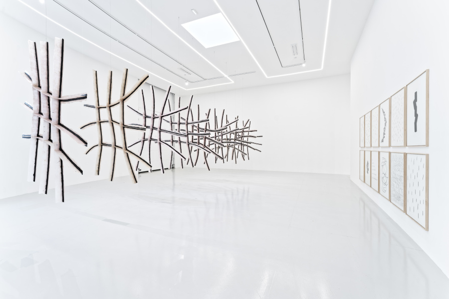 Exhibition-view-Nam-Tchun-Mo-Spring-2022-©C.Cauvet-Courtesy-Ceysson_Bénétière(1)