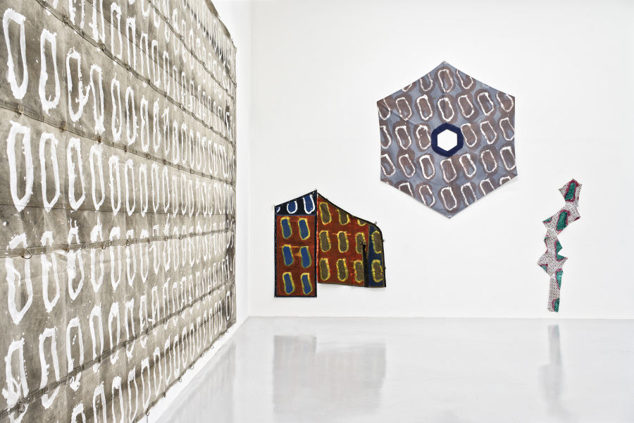 STE92-Hors Je - Claude Viallat