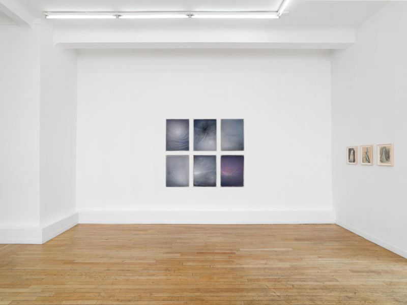 At the center, David Raffini, (2025). To the right, Jean Luc Verna, Avant que B. ne devienne Z. III; Avant que B. ne devienne Z. II; Avant que B. ne devienne Z., (2023)