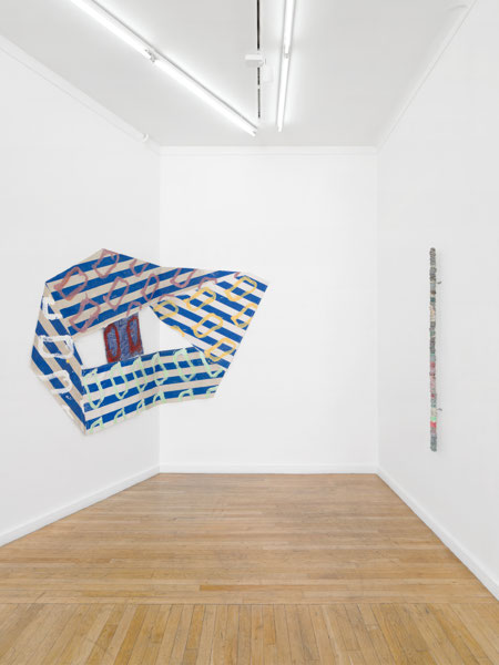 To the left, Claude Viallat, 2019/061, (2019). To the right, Nicolas Momein, Sans titre, (2016)