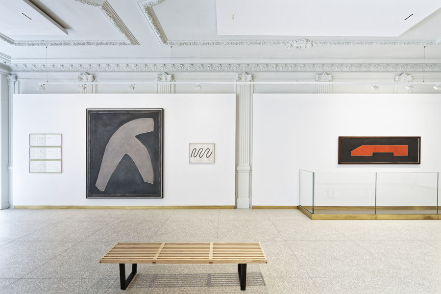 LY 32 Exhibition view 1